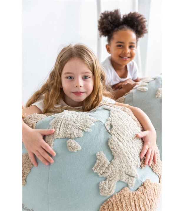 Lorena Canals Puf, World Map