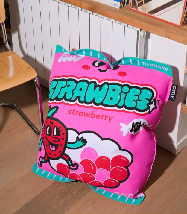 OMY Giant Şişme Minder // Strawbies
